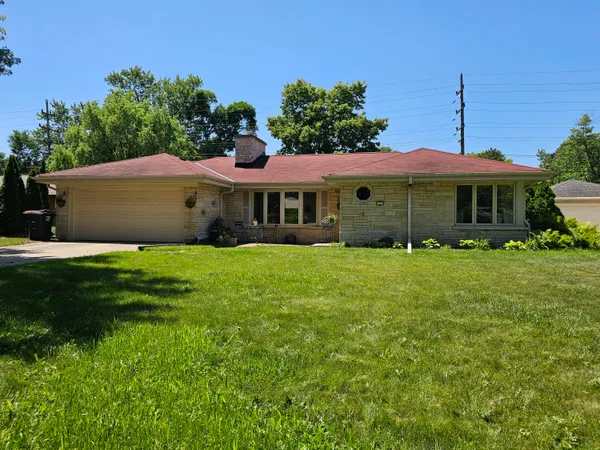 $415,000 | 2127 Crestview Court, Wauwatosa, WI 53226