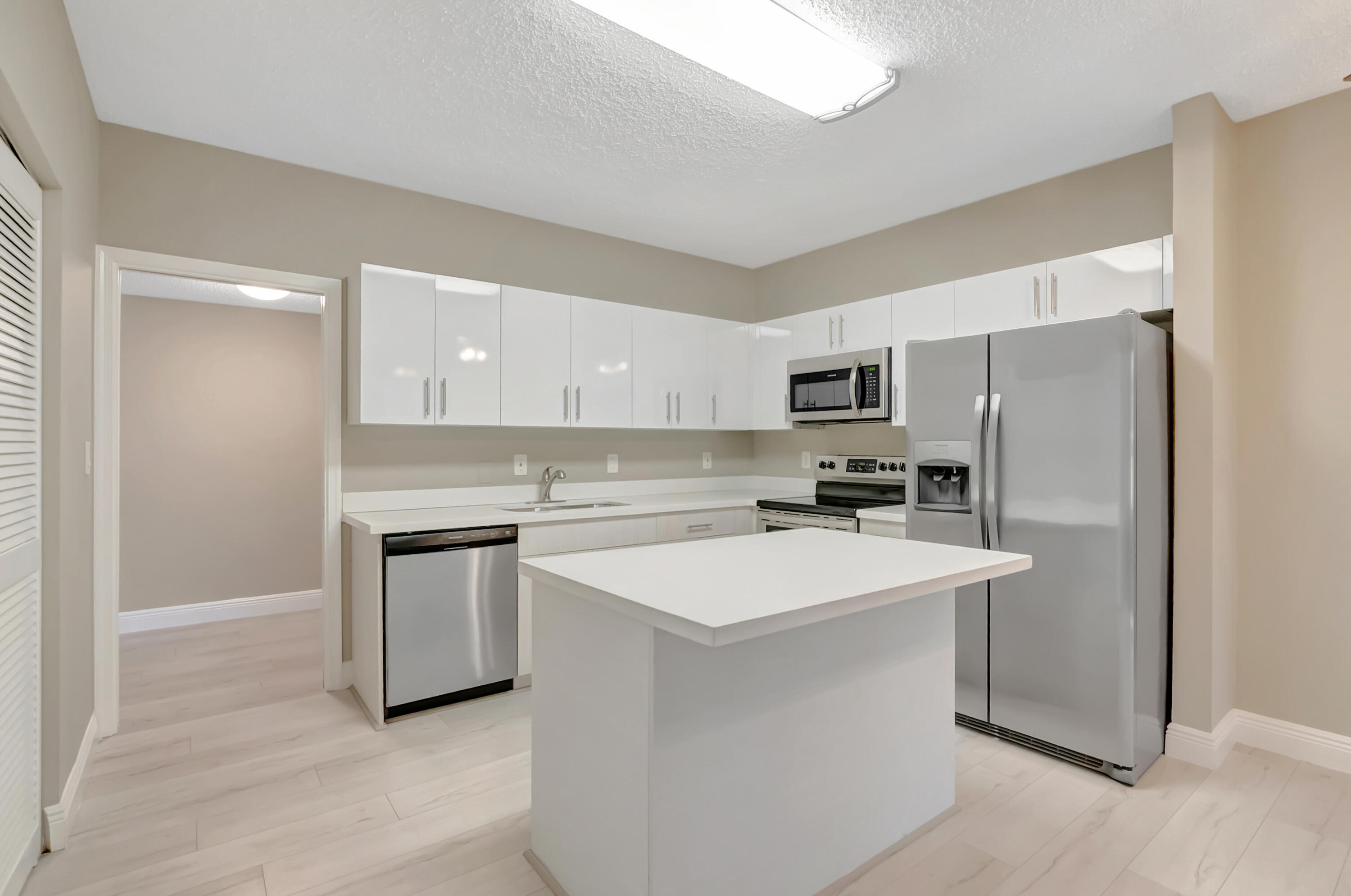7655 Cinebar Drive, Unit 105 Boca Raton, FL 33433 - Photo 11 of 44 11-print-DSC_0781