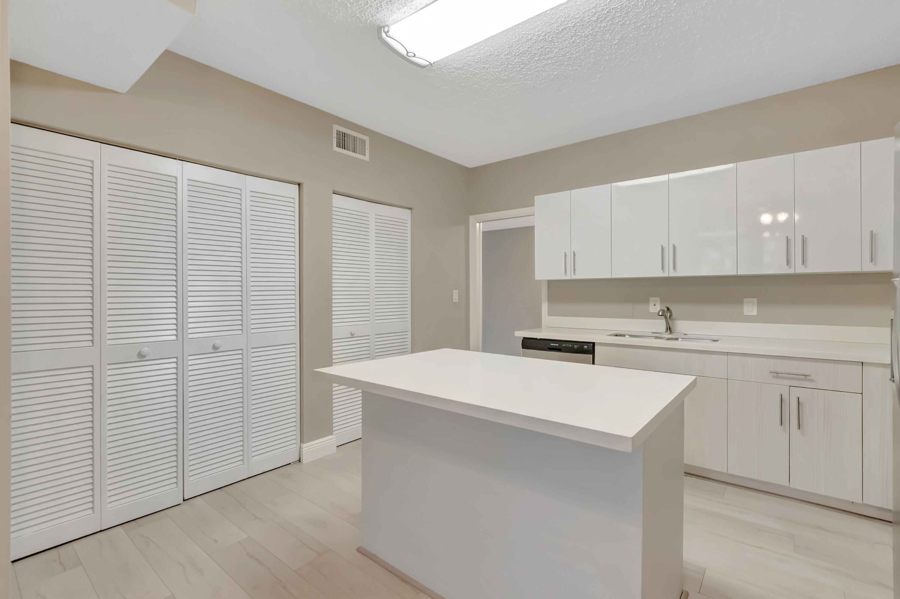 7655 Cinebar Drive, Unit 105 Boca Raton, FL 33433 - Photo 12 of 44 12-print-DSC_0786