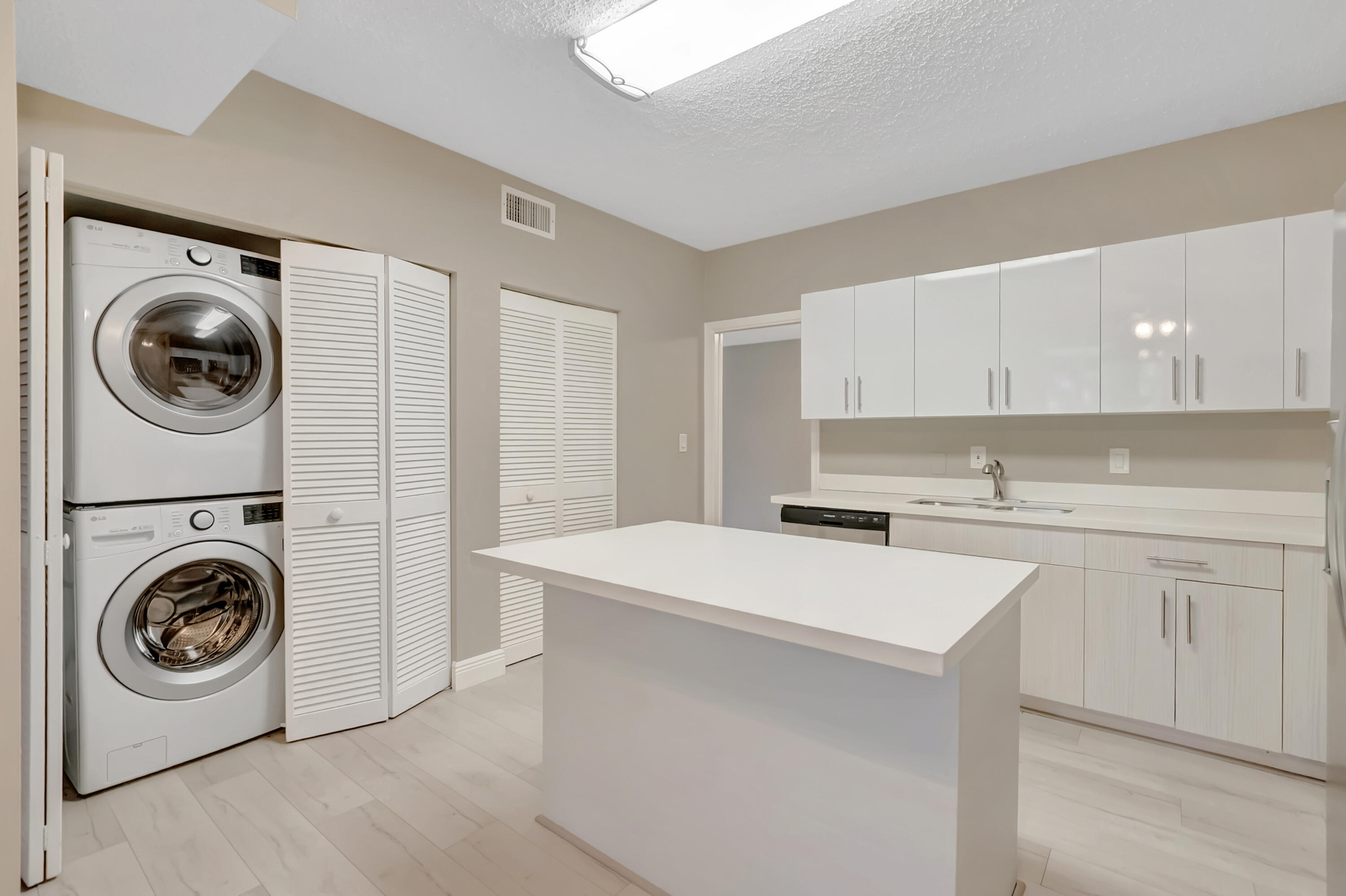 7655 Cinebar Drive, Unit 105 Boca Raton, FL 33433 - Photo 9 of 44 13-print-DSC_0791