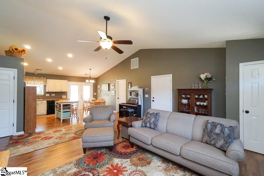516 Garrett Street Fountain Inn, SC 29644 - Photo 6 of 27 Gallery Image 6