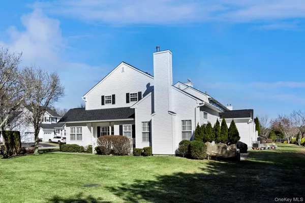 $560,000 | 24 Brookville Way, Manorville, NY 11949