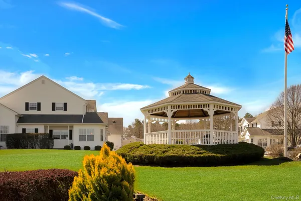 $560,000 | 24 Brookville Way, Manorville, NY 11949