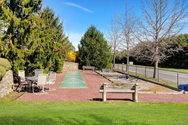 $560,000 | 24 Brookville Way, Manorville, NY 11949