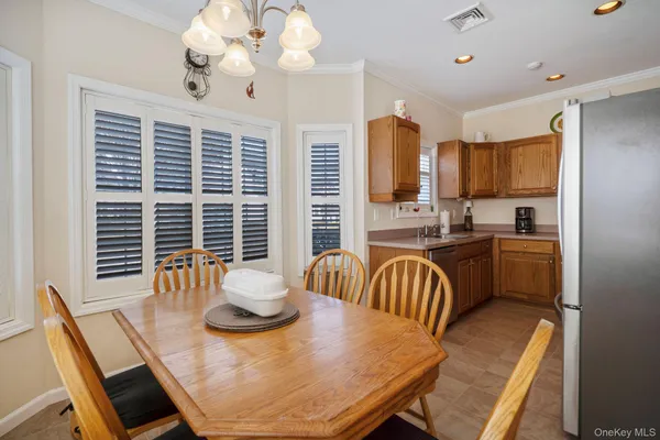 $560,000 | 24 Brookville Way, Manorville, NY 11949