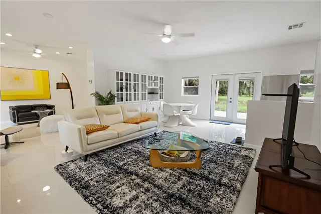 $1,998,000 | 6235 4th Street, Vero Beach, FL 32968