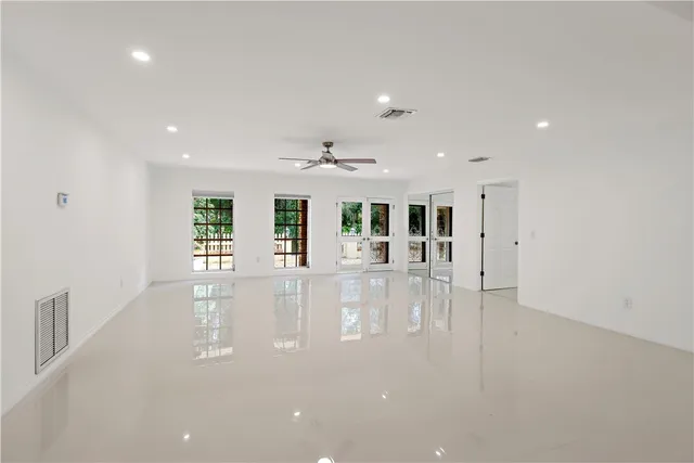 $1,998,000 | 6235 4th Street, Vero Beach, FL 32968