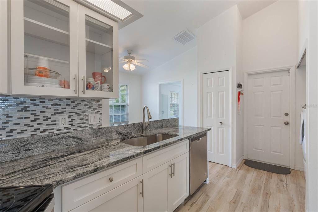 615 Juniper Way Tavares, FL 32778 - Photo 5 of 16