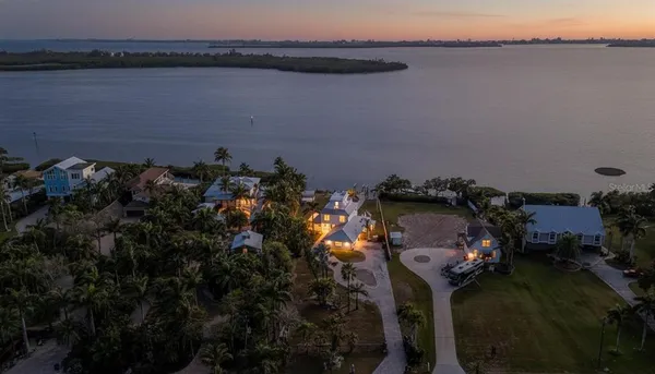 $1,999,900 | 10218 46th Avenue West, Bradenton, FL 34210