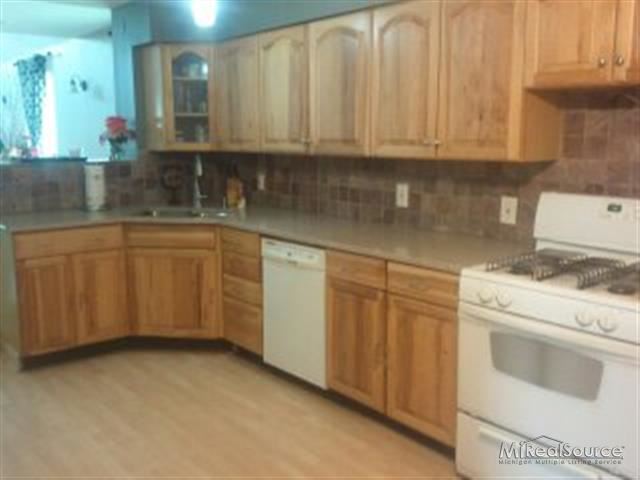 6201 Pointe Tremble Road Algonac, MI 48001 - Photo 9 of 11 31156978-8.JPG