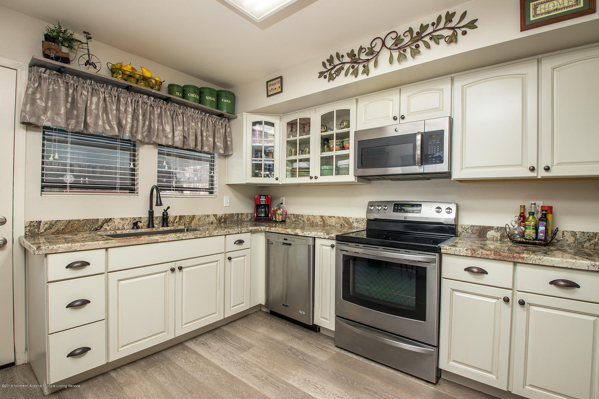 4211 East Spring Meadows Circle Flagstaff, AZ 86004 - Photo 9 of 21 09_Kitchen2