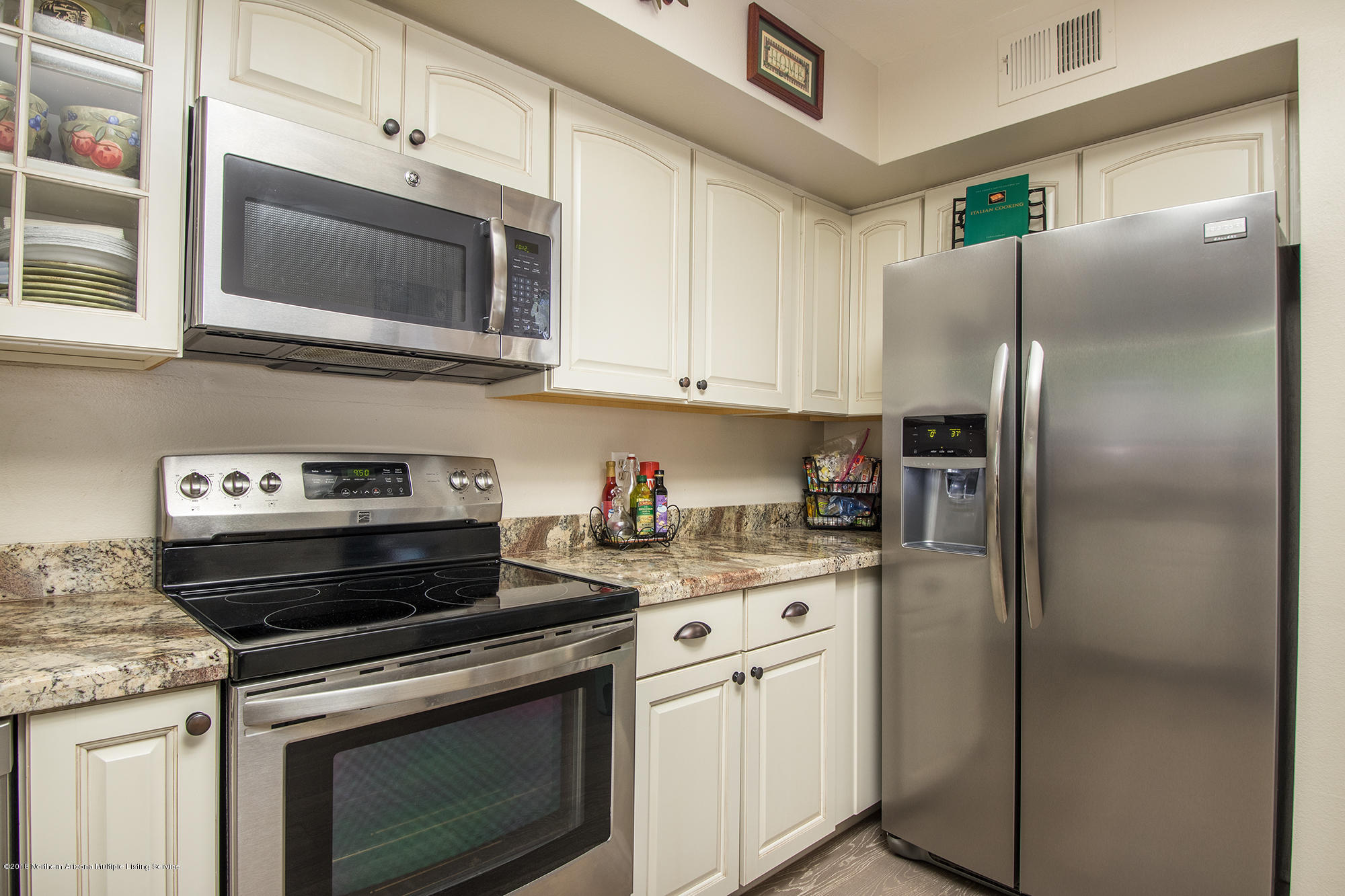 4211 East Spring Meadows Circle Flagstaff, AZ 86004 - Photo 10 of 21 10_Kitchen3