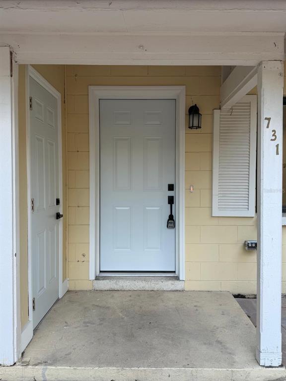 731 Bongart Road Winter Park, FL 32792 - Photo 3 of 28 a view of a hallway