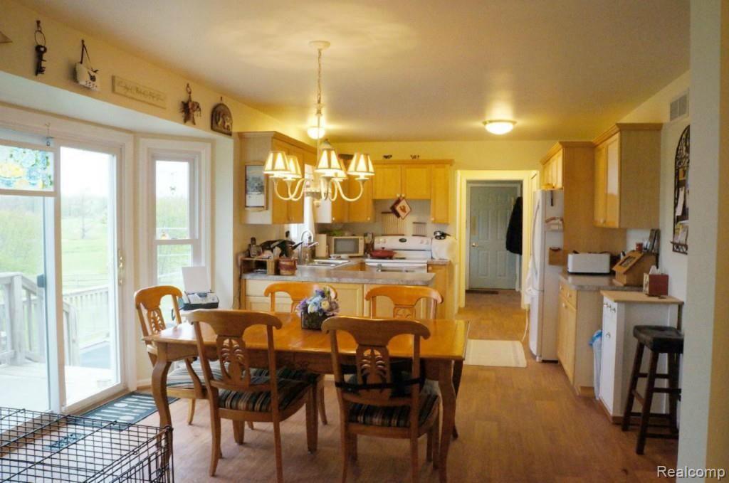 5437 Bishop Road Dryden, MI 48428 - Photo 9 of 41 #9 eating area in kitchen.jpg