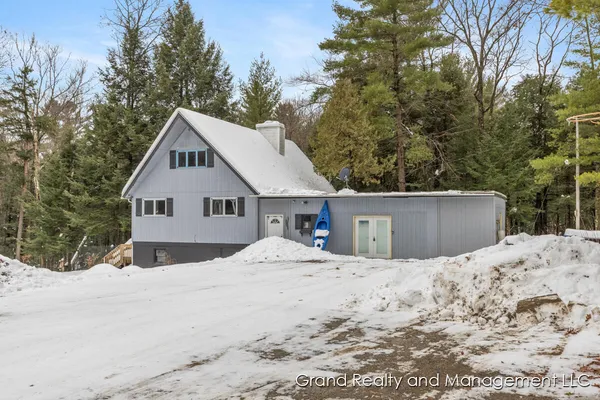 $299,900 | 8081 East Arthur Road, Hesperia, MI 49421