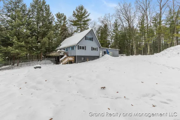 $299,900 | 8081 East Arthur Road, Hesperia, MI 49421