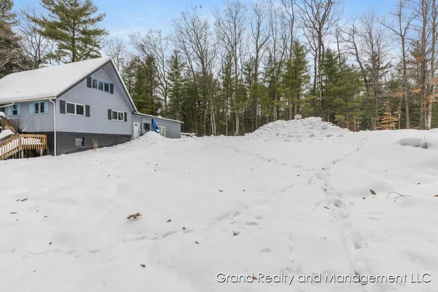 $299,900 | 8081 East Arthur Road, Hesperia, MI 49421