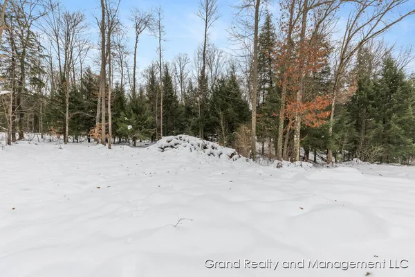 $299,900 | 8081 East Arthur Road, Hesperia, MI 49421