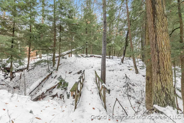 $299,900 | 8081 East Arthur Road, Hesperia, MI 49421