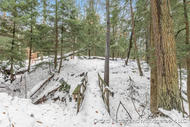 $299,900 | 8081 East Arthur Road, Hesperia, MI 49421