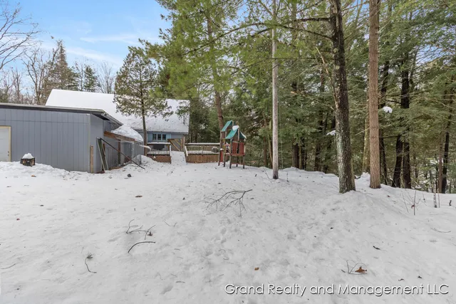 $299,900 | 8081 East Arthur Road, Hesperia, MI 49421