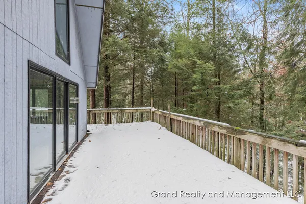 $299,900 | 8081 East Arthur Road, Hesperia, MI 49421