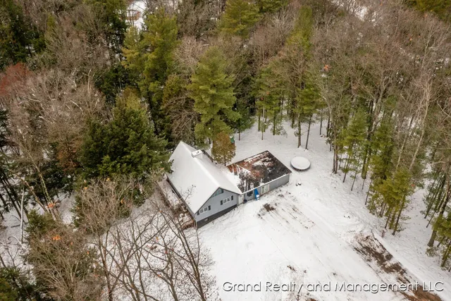 $299,900 | 8081 East Arthur Road, Hesperia, MI 49421