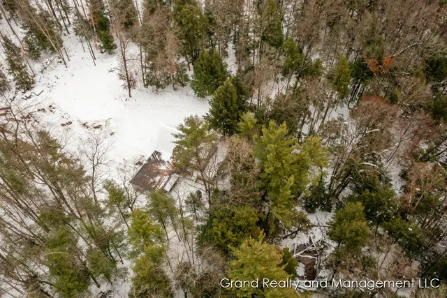 $299,900 | 8081 East Arthur Road, Hesperia, MI 49421