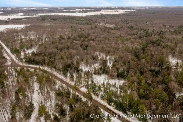 $299,900 | 8081 East Arthur Road, Hesperia, MI 49421