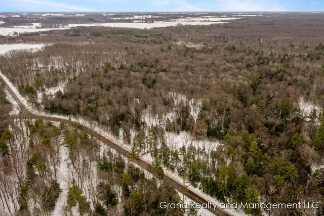 $299,900 | 8081 East Arthur Road, Hesperia, MI 49421