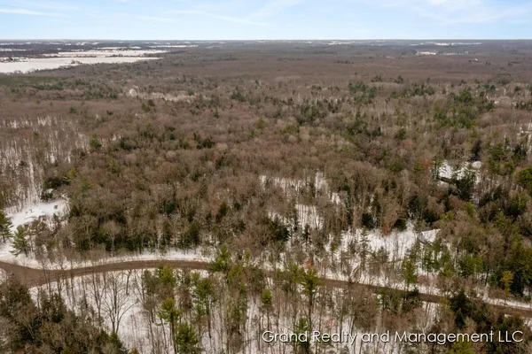 $299,900 | 8081 East Arthur Road, Hesperia, MI 49421