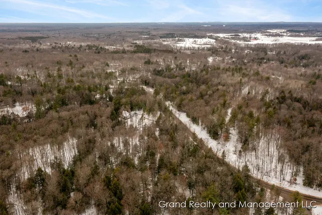 $299,900 | 8081 East Arthur Road, Hesperia, MI 49421