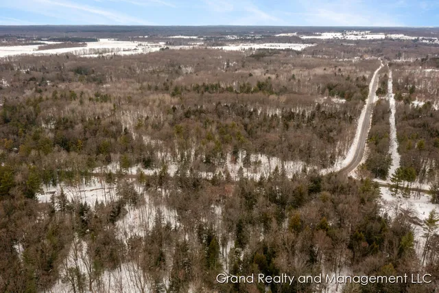 $299,900 | 8081 East Arthur Road, Hesperia, MI 49421