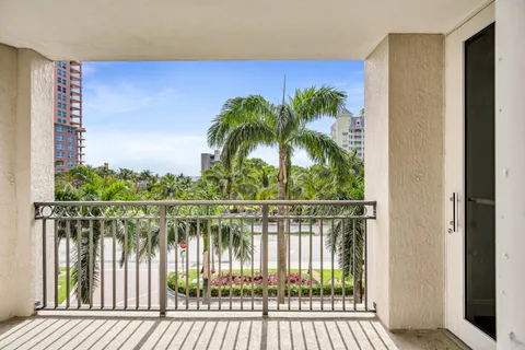 $734,900 | 2011 North Ocean Boulevard, Unit 405, Fort Lauderdale, FL 33305