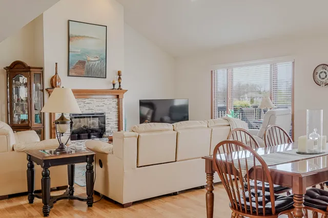 $354,894 | 5050 Spinnaker Lane, Unit F, Crown Point, IN 46307