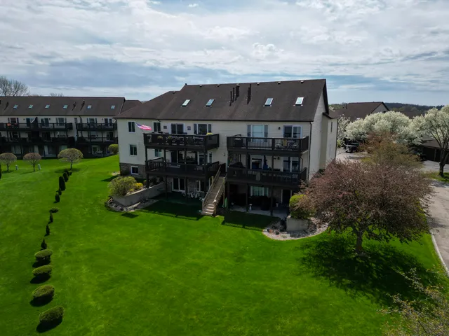 $354,894 | 5050 Spinnaker Lane, Unit F, Crown Point, IN 46307