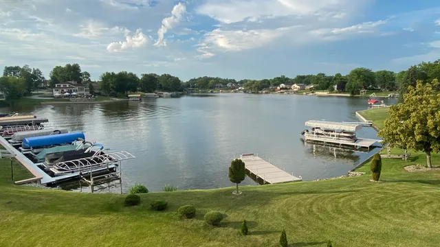 $354,894 | 5050 Spinnaker Lane, Unit F, Crown Point, IN 46307