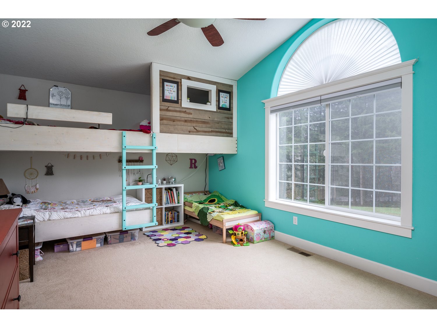 686 Eufaula Heights Road Longview, WA 98632 - Photo 16 of 29 a bedroom with a bed and a window