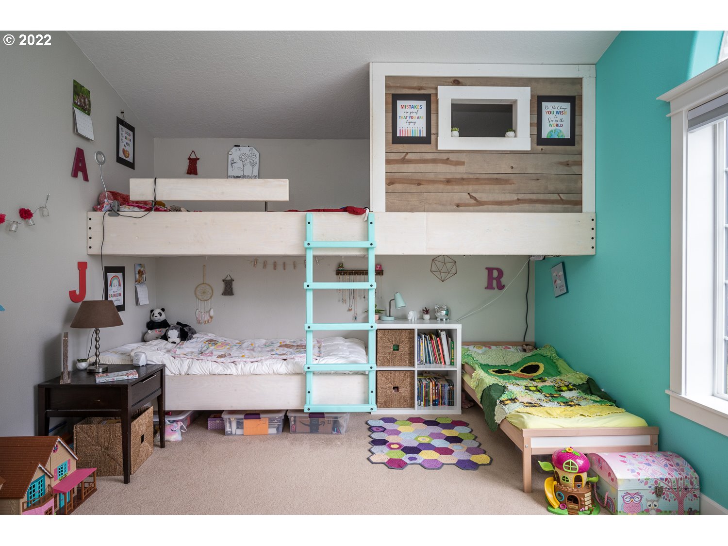 686 Eufaula Heights Road Longview, WA 98632 - Photo 17 of 29 a bedroom with a bed and a table in it
