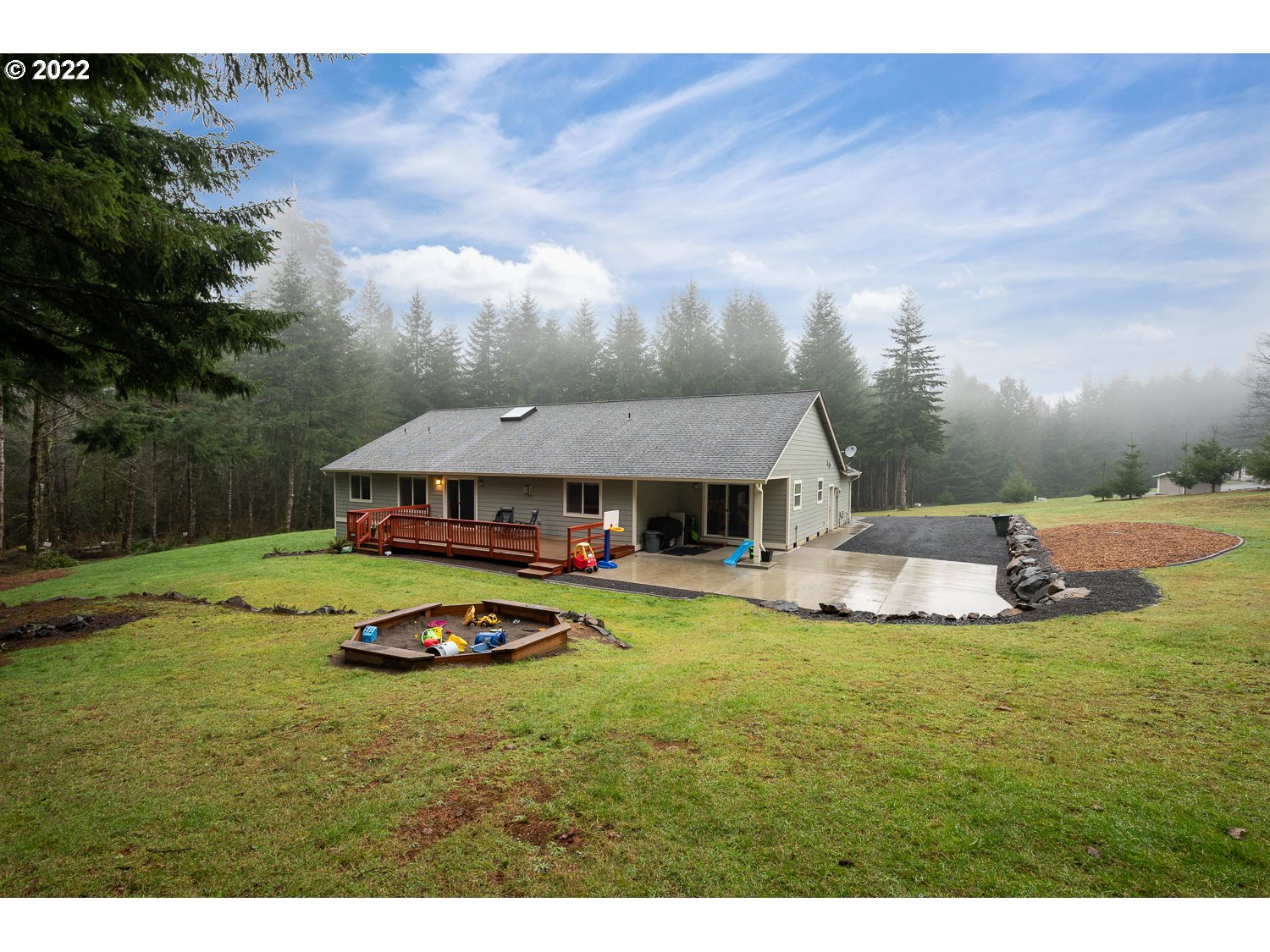 686 Eufaula Heights Road Longview, WA 98632 - Photo 26 of 29 a house with swimming pool in front of it