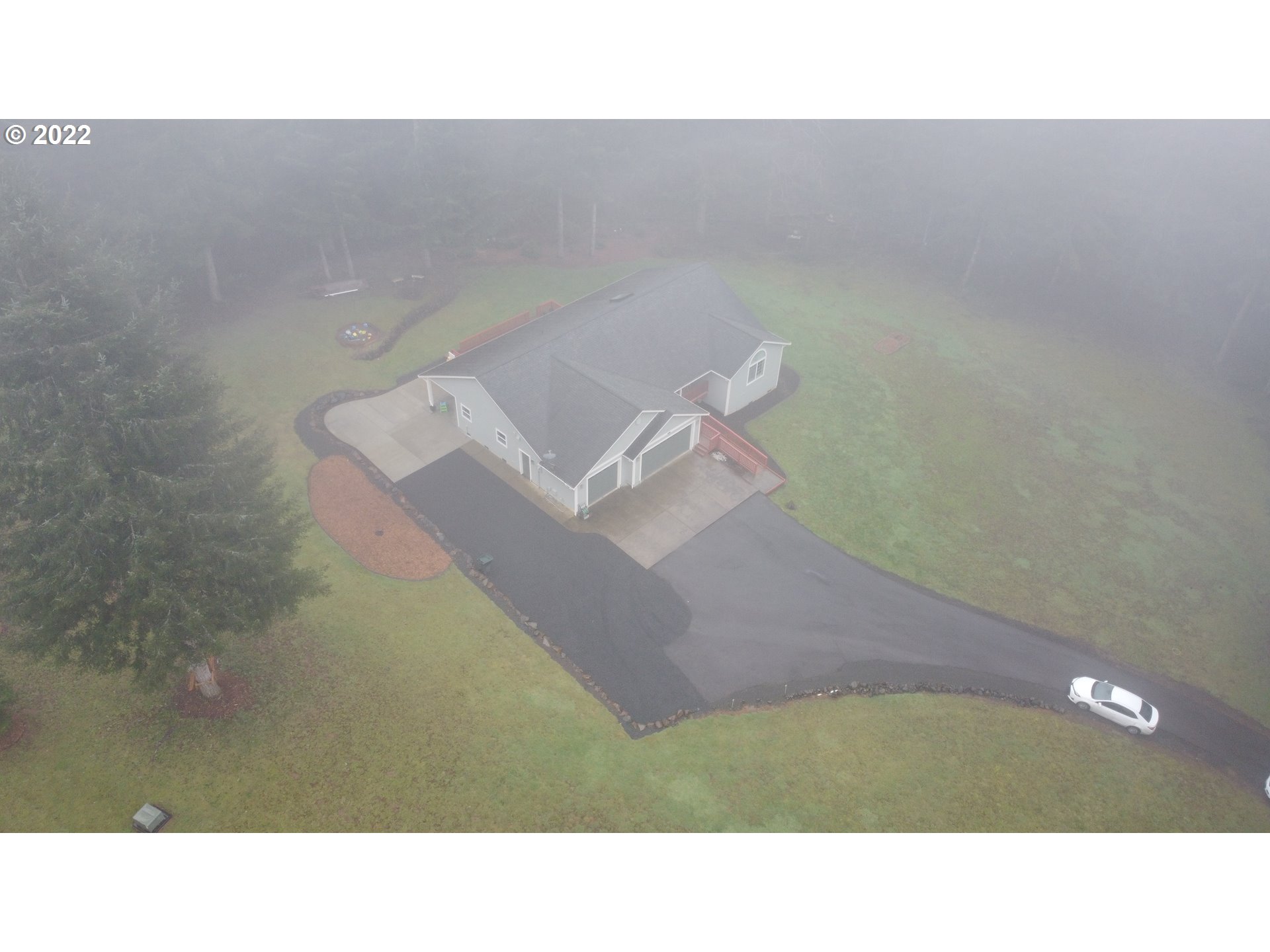 686 Eufaula Heights Road Longview, WA 98632 - Photo 28 of 29 a black and white photo of a house