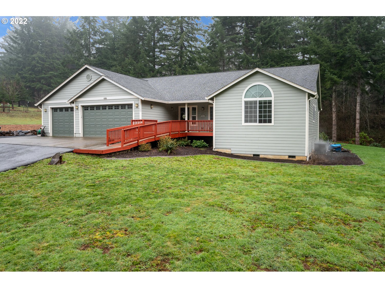 686 Eufaula Heights Road Longview, WA 98632 - Photo 3 of 29 a front view of a house with a yard and garage