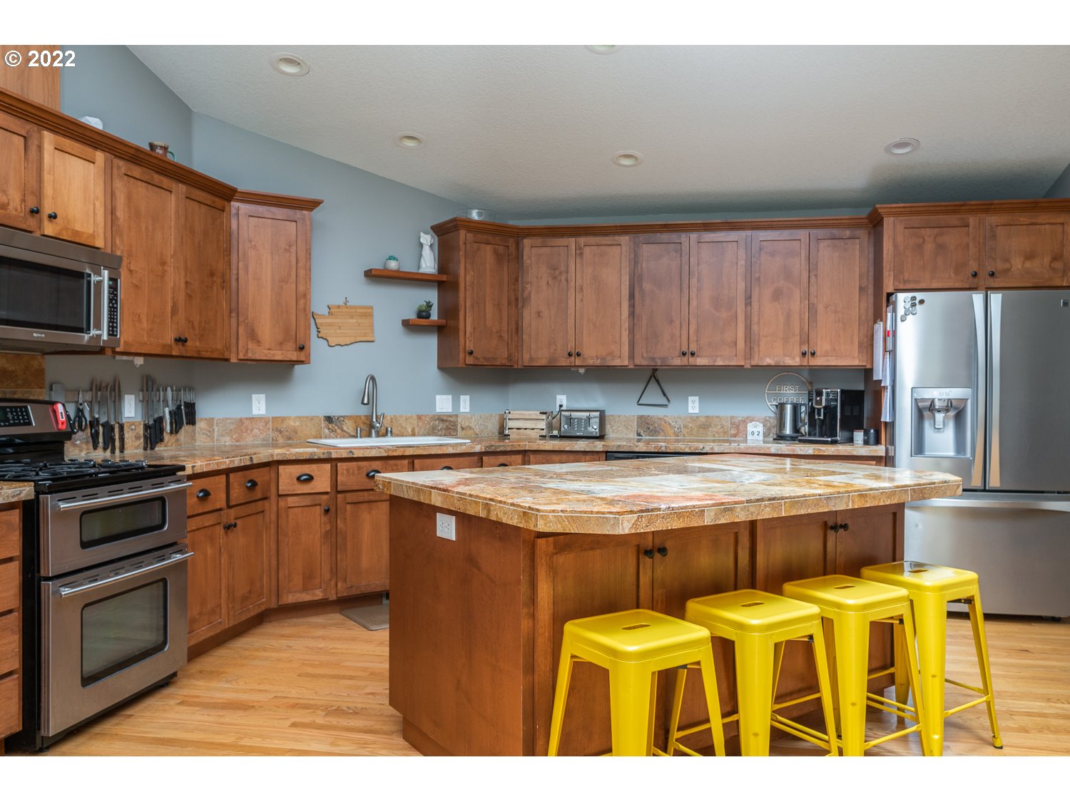 686 Eufaula Heights Road Longview, WA 98632 - Photo 8 of 29 a kitchen with stainless steel appliances granite countertop a stove top oven a sink dishwasher and cabinets with wooden floor