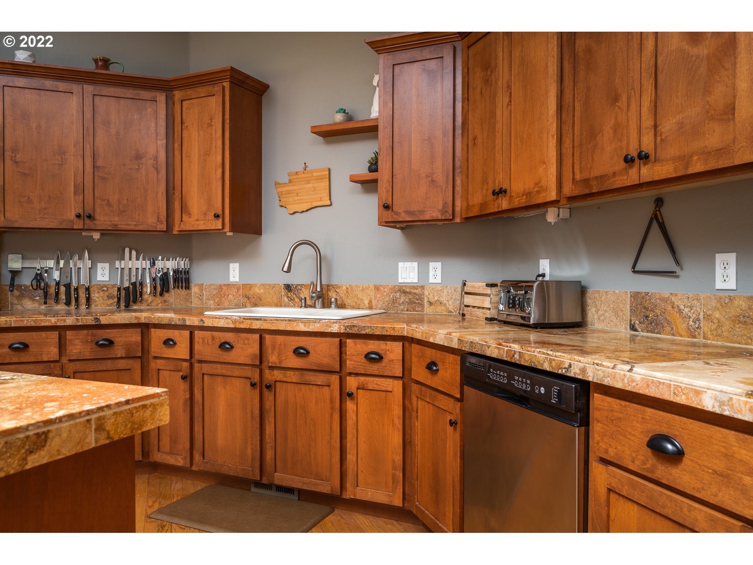 686 Eufaula Heights Road Longview, WA 98632 - Photo 10 of 29 a kitchen with stainless steel appliances granite countertop a sink dishwasher stove and cabinets