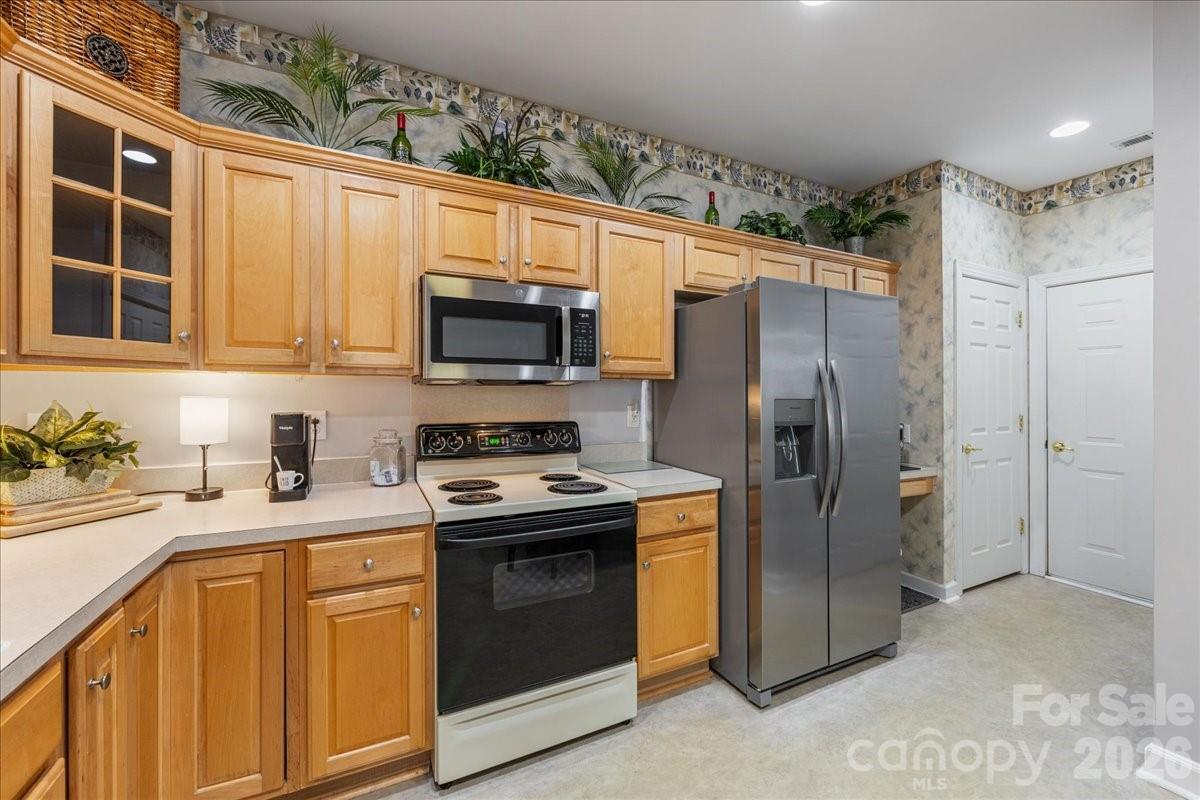 8368 Windsor Ridge Drive Charlotte, NC 28277 - Photo 21 of 46 a kitchen with stainless steel appliances granite countertop a refrigerator stove and sink