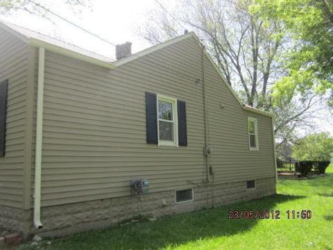 6098 Lapeer Road Burton, MI 48509 - Photo 2 of 13 20132158-1.JPG