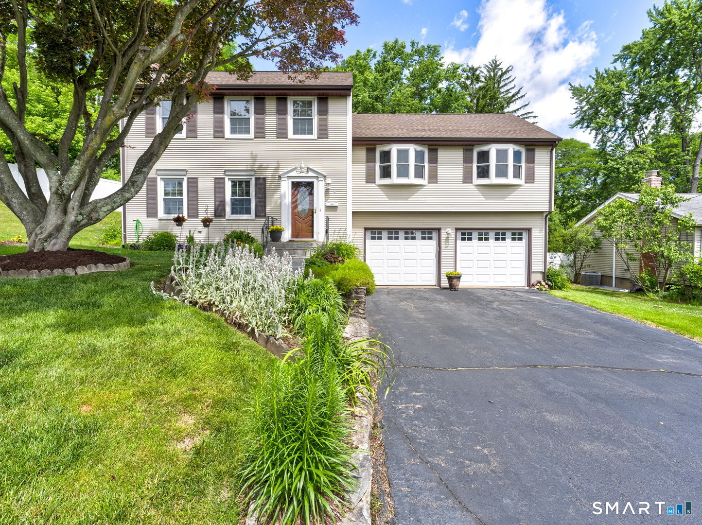 4 Lee Circle Bloomfield, CT 06002 - Photo 2 of 38