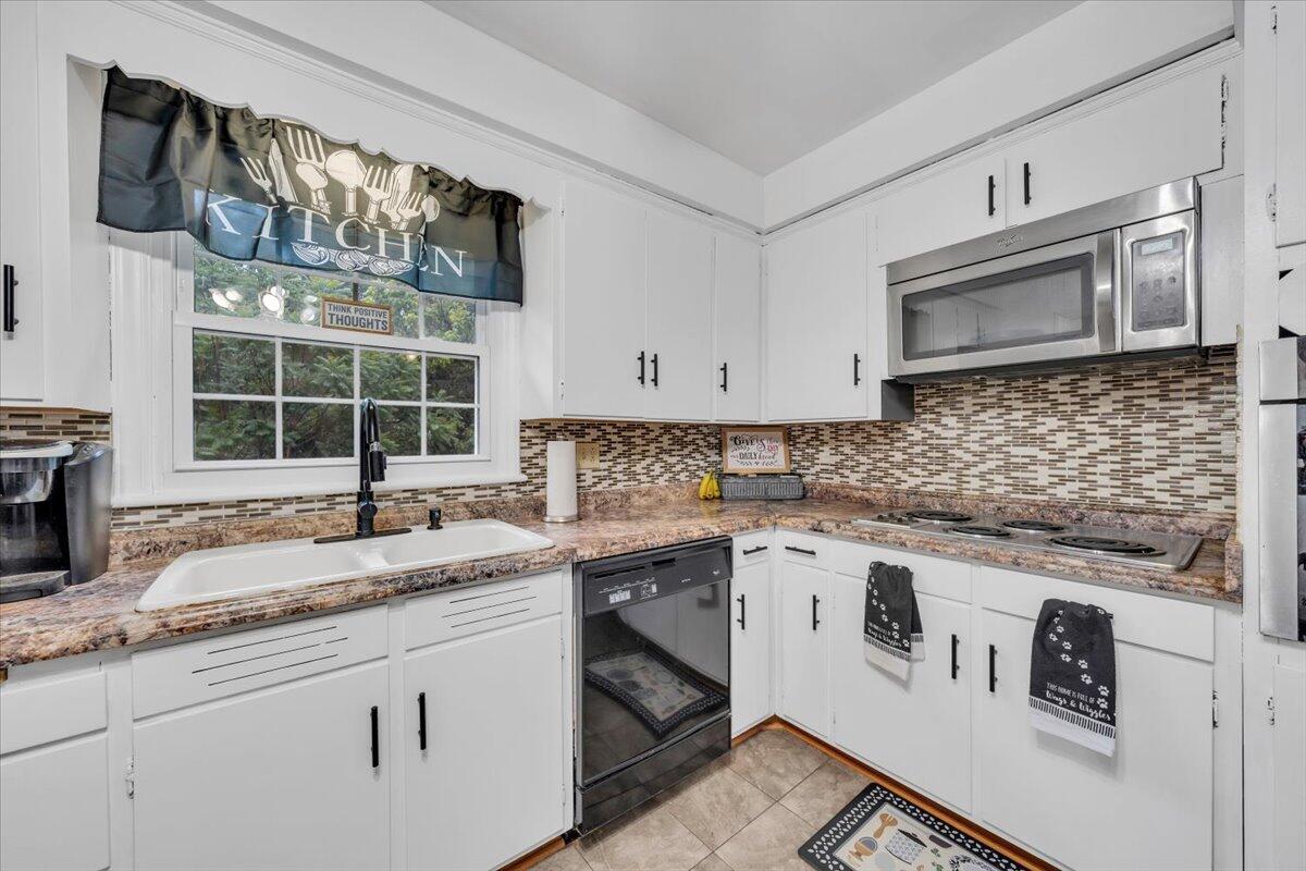 4508 Rosecrest Road Roanoke, VA 24018 - Photo 11 of 39 Kitchen
