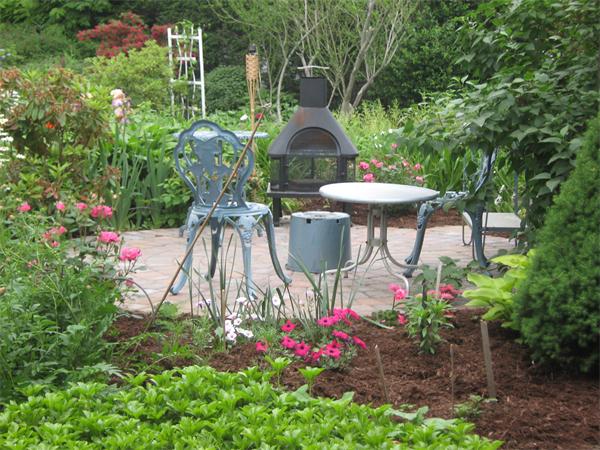 41 Longfellow Road Needham, MA 02494 - Photo 12 of 20 a backyard of a house with a fountain table and chairs