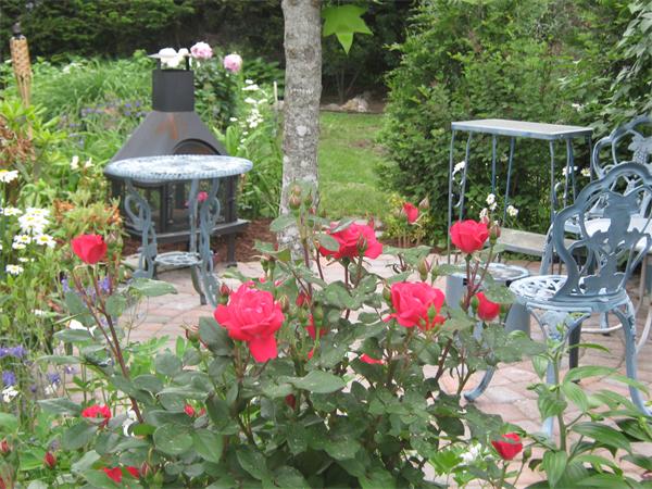 41 Longfellow Road Needham, MA 02494 - Photo 13 of 20 a view of a table and a chair of the water